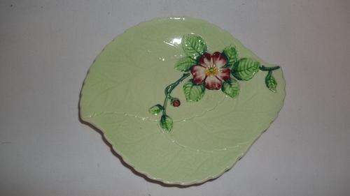 AN AMAZING VINTAGE ART DECO CARLTON WARE GREEN PORCELAIN COLLECTORS PLATE WITH FLOWER BRANCH - NICE!