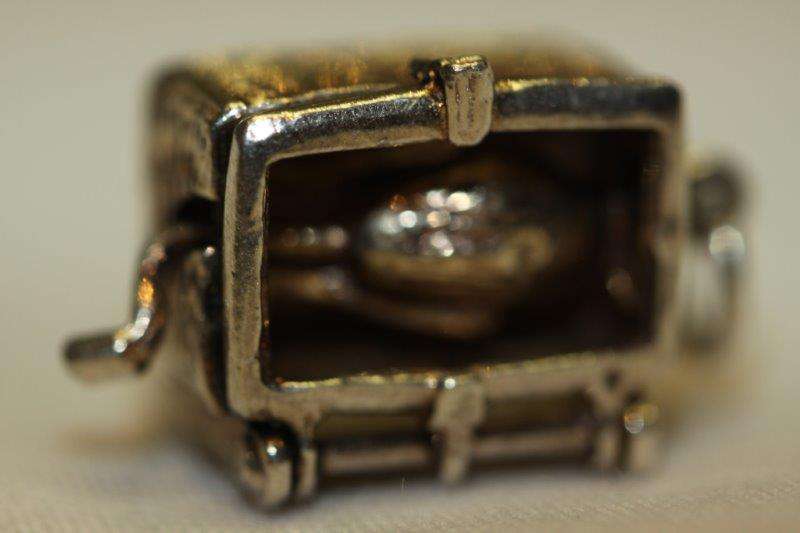STUNNING STERLING SILVER ROASTING CHICKEN CHARM - A VERY PRETTY CHARM TO ADD TO YOUR COLLECTION
