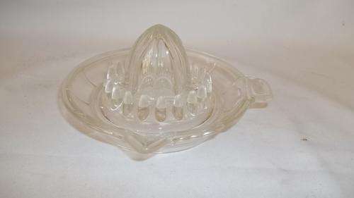 STUNNING VINTAGE GLASS CITRUS SQUEEZER - THEY DON'T MAKE THEM LIKE THIS ANYMORE!!