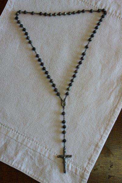 AMAZING VINTAGE ITALIAN ROSARY WITH BEAUTIFUL DETAILED BEADS - THIS REALLY IS A BEAUTIFUL PIECE