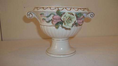 A MAGNIFICENT ITALIAN "CAPODIMONTE STYLE" PORCELAIN URN VASE WITH A ROSE CROWN - EXQUISITE!!