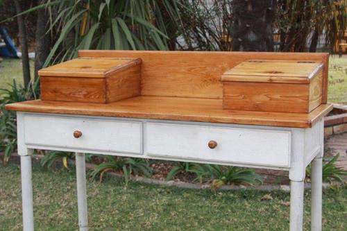 EXQUISITE SOLID WRITING DESK WITH 2 DRAWERS & STORAGE COMPARTMENTS - GORGEOUS COTTAGE FURNITURE!!!