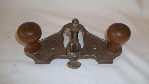 AN AMAZING VINTAGE STANLEY TOOLS OF THE USA ROUTER PLANE NO. 71 WITH WOODEN HANDLES
