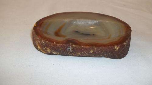 A STUNNING AGATE STONE ASHTRAY IN SHADES OF GREENS AND BROWNS - QUITE AWESOME