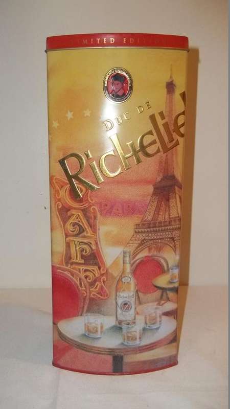 WOW!! AN AMAZING LIMITED EDITION DUC DE RICHELIEU BRANDY DISPLAY TIN IN EXCELLENT CONDITION