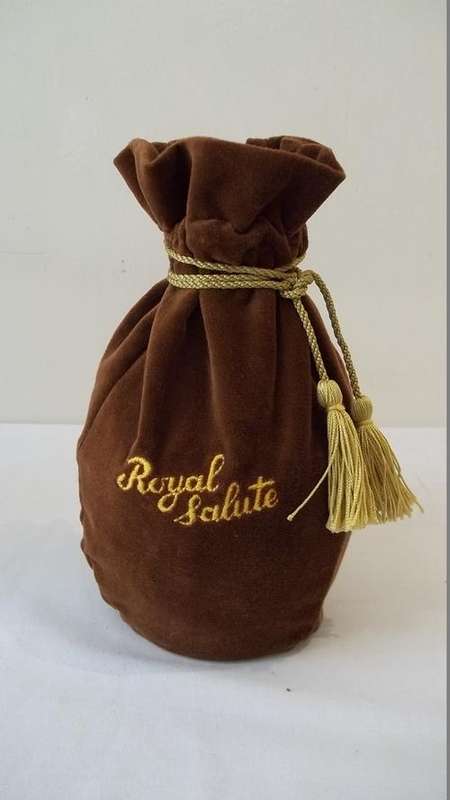 A MAGNIFICENT COLLECTORS CHIVAS "ROYAL SALUTE" 21 YEAR OLD BLENDED SCOTCH WHISKEY DECANTER