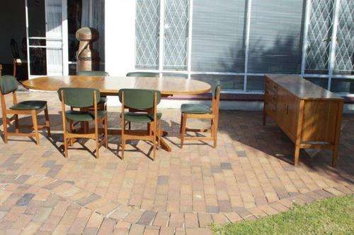 A REALLY NICE "RETRO" DININGROOM SUITE FROM THE 1970's!!! INCLUDES SIDE SERVER, TABLE & 6 CHAIRS!!!