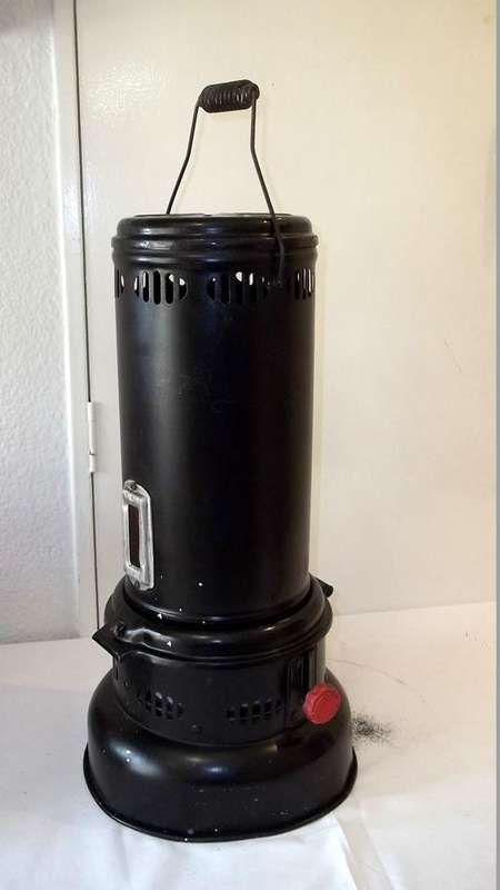 AN AMAZING VINTAGE VALOR L207 PORTABLE KEROSENE HEATER IN FANTASTIC CONDITION