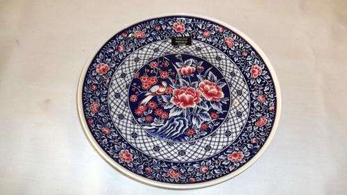A STUNNING ORIGINAL ORIENTAL IMPERIAL IMARI COLLECTORS PLATE WITH SPECTACULAR ARTWORK