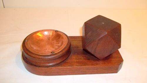 WOW!! A SPECTACULAR ANTIQUE WOODEN QUILL HOLDER WITH A COPPER INKWELL BASIN - AMAZING!!!