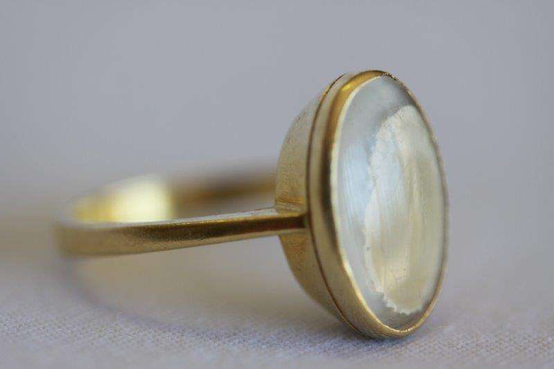 A REALLY NICE 18ct GOLD RING - 4.96 grams!!! A BARGAIN ON THE R1 NO RESERVE SALE...