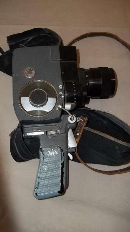 AN AMAZING "VINTAGE" (c1970's) SANKYO ZOOM 8 MOVIE CAMERA WITH A ZIPPER POUCH