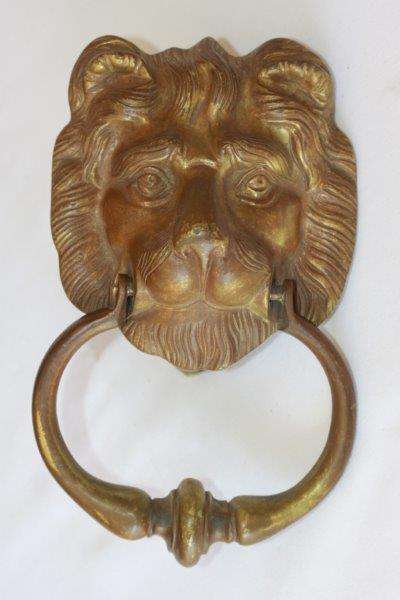 WOW! A STUNNING SOLID BRASS DOOR KNOCKER OF A LIONS HEAD!!! GREAT CONDITION & TOTALLY AWESOME!!!