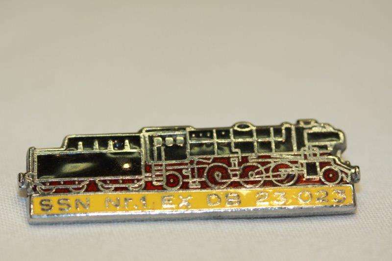 AN AWESOME LOCOMOTIVE RAILWAY BADGE!!! VERY COOL...