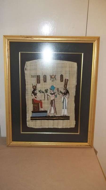 A STUNNING BRIGHTLY COLOURED FRAMED EGYPTIAN THEMED PAPYRUS PAINTING BEHIND GLASS