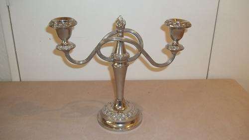A MAGNIFICENT IANTHE OF ENGLAND SILVER PLATED TWO TIER CANDELABRA WITH STUNNING DESIGN WORK