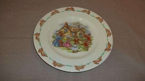 A STUNNING COLLECTABLE VINTAGE ROYAL DOULTON PORCELAIN "BUNNYKINS SERIES" CHILDRENS PLATE