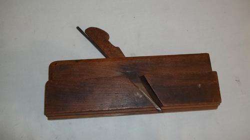 AN AMAZING VINTAGE A MATHIESON & SONS WOODEN 5/16 ROUND WOOD EDGE PLANER WITH BLADES