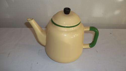 AN AWESOME CREAM AND GREEN FOUR CUP ENAMEL KETTLE IN EXCELLENT CONDITION