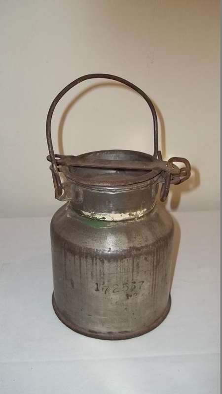 A STUNNING AND RARE AUTHENTIC VINTAGE "H&H" 2L MILK CAN AND CHAIN LID - A FANTASTIC COLLECTORS PIECE