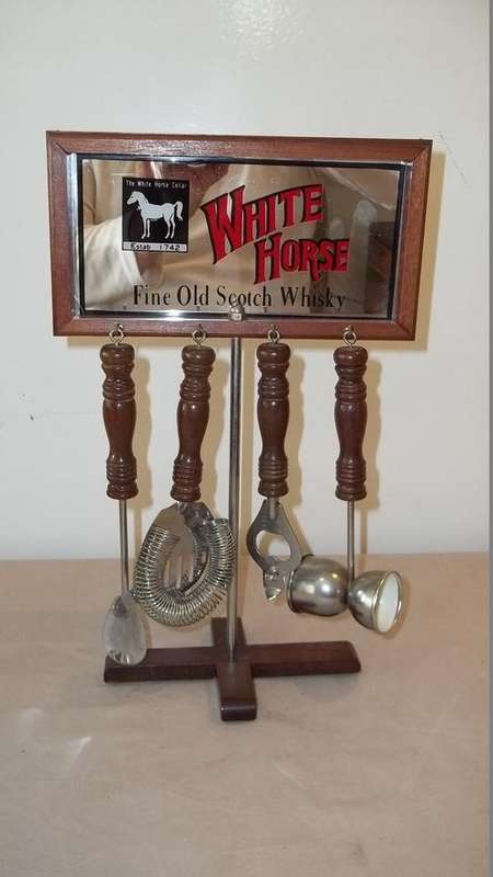 A STUNNING WHITE HORSE FINE OLD SCOTCH WHISKEY BAR ACCESSORY STAND AND IMPLEMENTS