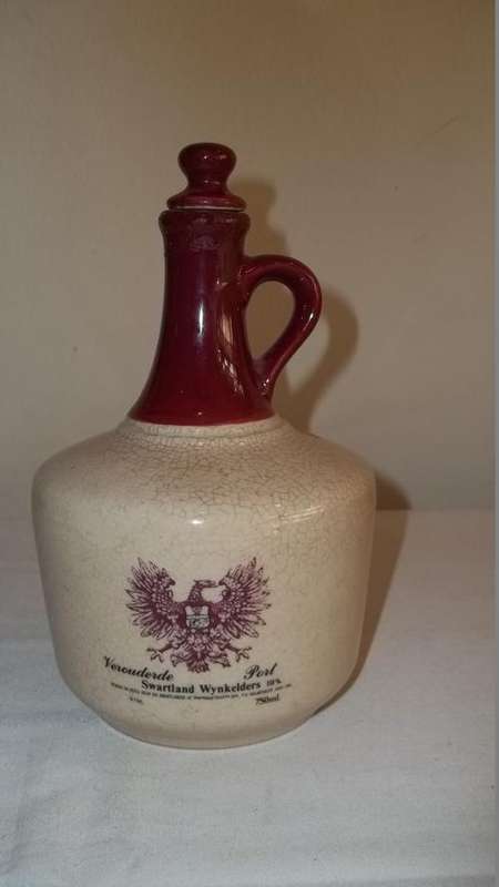 AN AMAZING VINTAGE STONEWARE SWARTLAND WYN KELDERS "VEROUDERDE PORT" 750ml DECANTER