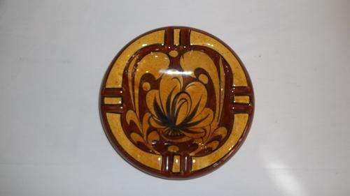 AN AWESOME LARGE ROUND CERAMIC ASHTRAY WITH A BEAUTIFUL ABSTRACT DESIGN