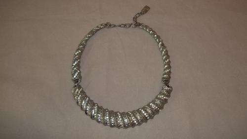 A STUNNING SILVER PLATED "VIA FASHION JEWELLERY" LADIES CHOKER WITH DIAMANTE