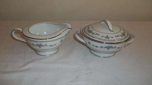 A SUPERB NORITAKE OF JAPAN "NITTO WARE" "ROSALINDA" PATTERN MILK JUG AND SUGAR BOWL