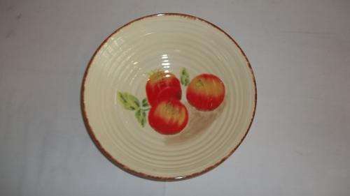 AN AWESOME CERAMIC SERVING BOWL WITH HAND PAINTED RED RIPE PEACHES IN THE CENTRE OF THE BOWL