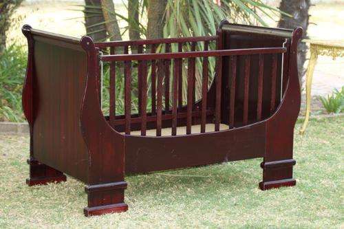 AN EXQUISITE SLEIGH COT IN GREAT CONDITION FOR THE AGE - GORGEOUS FURNITURE FOR THE PERFECT BABY