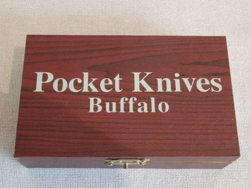 AN AWESOME BUFFALO LOCK-BLADE POCKET KNIFE IN IT'S ORIGINAL WOODEN BOX