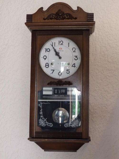 A MAGNIFICENT VINTAGE FRONTIER 31 DAY CHIMING PENDULUM WALL CLOCK WITH DATE AND DAY