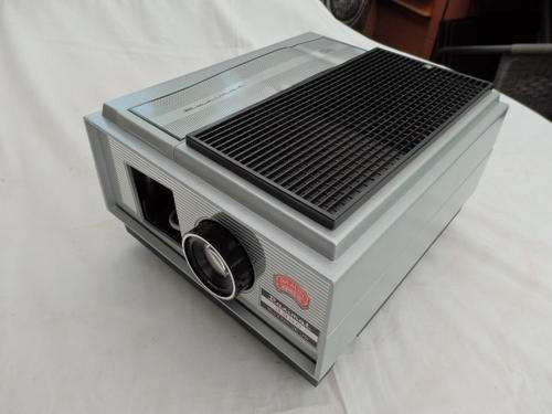 AN AMAZING WEST GERMAN MADE BRAUN PAXIMAT 3000 AUTO FOCUS SLIDE PROJECTOR IN IT'S ORIGINAL BOX