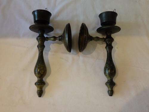 A FANTASTIC MATCHING PAIR OF VINTAGE BRASS CANDLE WALL SCONCES IN EXCELLENT CONDITION