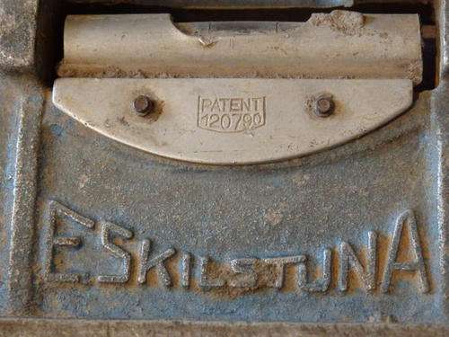 A VERY RARE VINTAGE ESKILSTUNA STEEL SPIRIT LEVER MADE IN SWEDEN