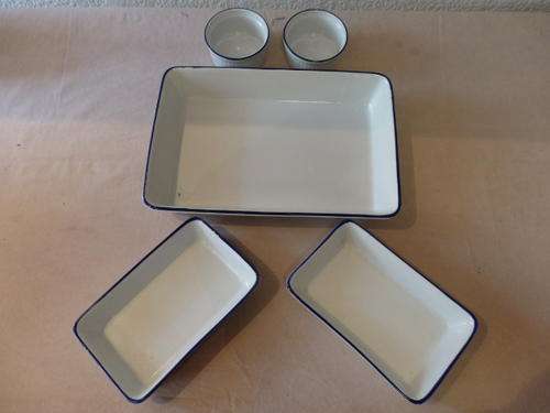 AN AWESOME SET OF CERAMIC RECTANGULAR OVEN DISHES AND TWO RAMEKIN BOWLS