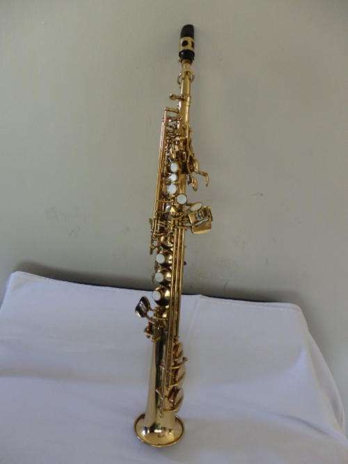 A STUNNING ARBITER PRO SOUND OF ENGLAND BRASS SOPRANO SAXOPHONE IN IT'S ORIGINAL CASE