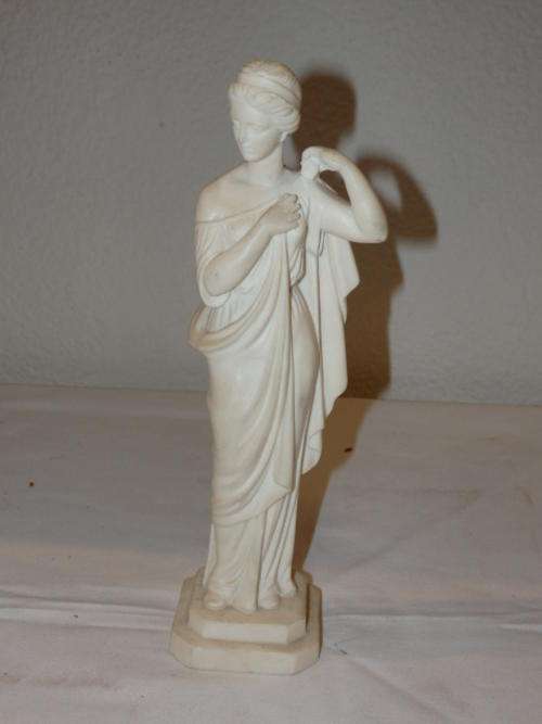 A STUNNING ORIGINAL VINTAGE A. SANTINI OF ITALY WHITE RESIN STATUETTE OF THE ROMAN GODDESS VENUS