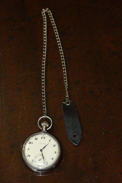 WOW! A VINTAGE SOUTH AFRICAN RAILWAYS UNICORN POCKET WATCH WITH THE CHAIN AND WORKING PREFECTLY!!!!!