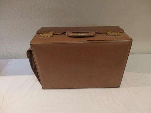 A GORGEOUS VINTAGE BROWN U.S DESIGN , SWISS MADE LEATHER? PILOT'S BAG MADE BY AMIIET