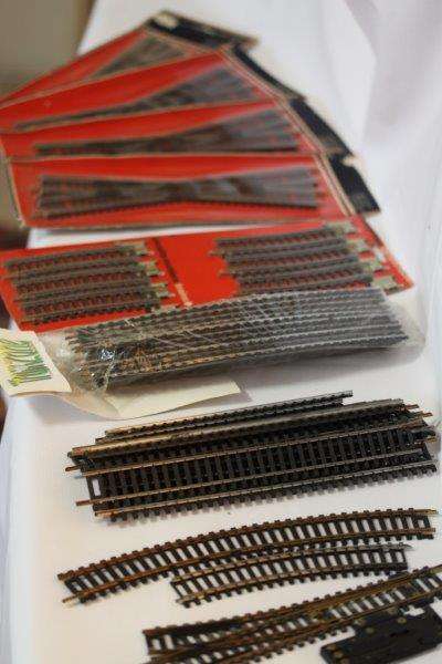 AWESOME MODEL RAILWAY SCALE HO TRACKS!!! SOME STILL NEW; VARIOUS SHAPES...