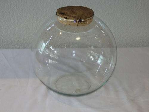 AN EXQUISITE SPANISH MADE LARGE ROUND GLASS BOWL/ VASE WITH A THICK CORK LID