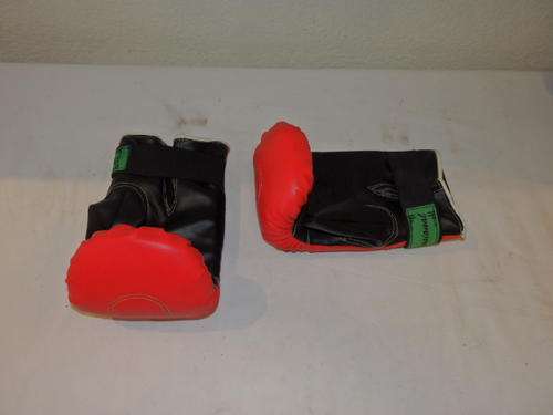 AN AWESOME PAIR OF RED PROFESSIONAL SPARRING GLOVES