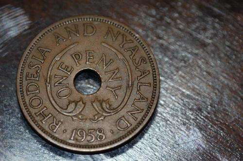 A REALLY NICE 1958 RHODESIA AND NYASALAND ONE PENNY COIN IN GOOD CONDITION...