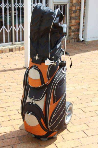 A VERY NICE TONEY PENNA GOLF SET IN AN AWESOME FEARLESS BAG READY TO PLAY! PERFECT FOR THE BEGINNER