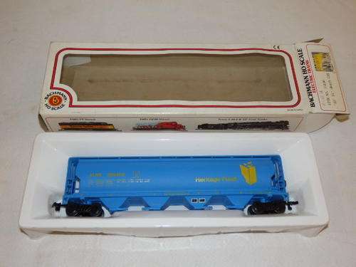 A STUNNING BOXED BACHMANN HO SCALE GRAIN CAR MODEL TRAIN
