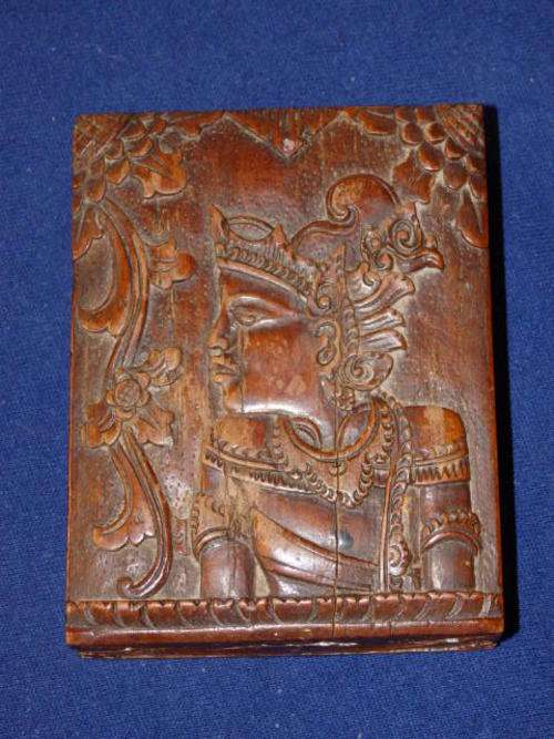 AN AMAZING VINTAGE HAND CARVED "INCA" PERUVIAN WOODEN BOX WITH THE SUN GOD INTI CARVED ON THE LID