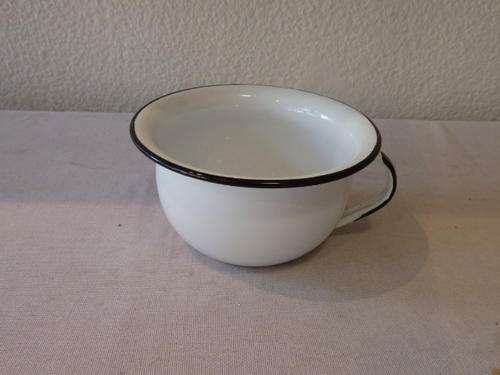 A STUNNING SMALL BLACK AND WHITE ENAMELWARE CHAMBER POT "POTTY" - IDEAL FOR A FARM STYLE BATHROOM