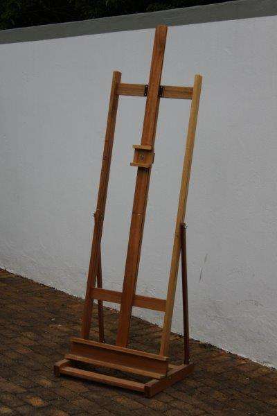 AN AWESOME LARGE STUDIO QUALITY ARTIST OR DISPLAY EASEL IN EXCELLENT CONDITION!!!